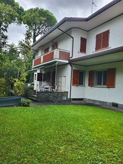 Casa con 5 locali in vendita in Via Ammiraglio Morin a, Forte Dei Marmi