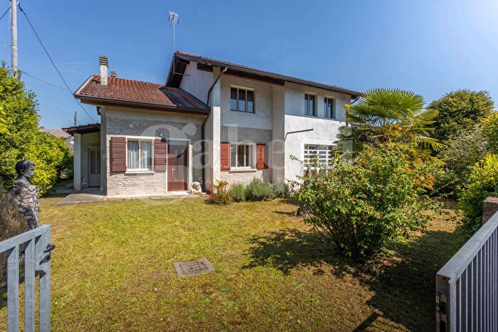 Casa con 9 locali in vendita in Via Canedi, Cordovado