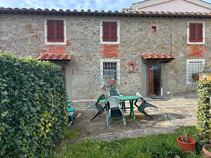 Casa con 6 locali in vendita in Reggello