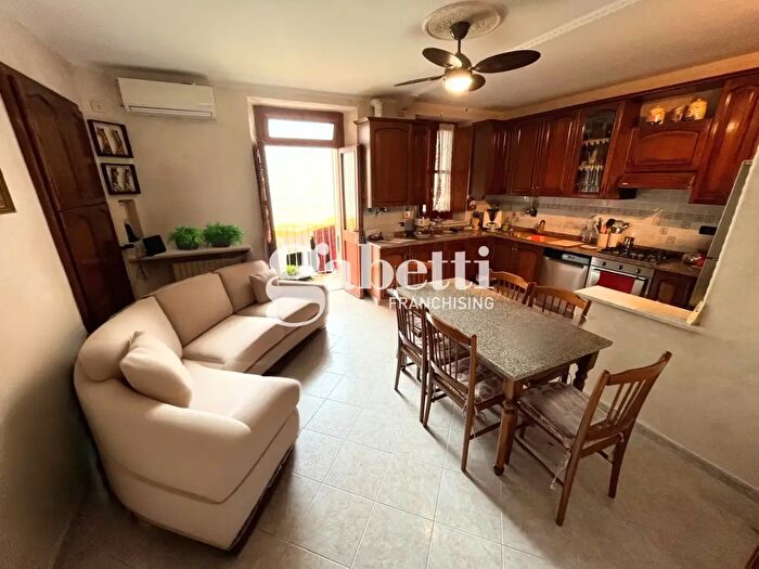 Appartamento trilocale in vendita in Via Cellini, Torino