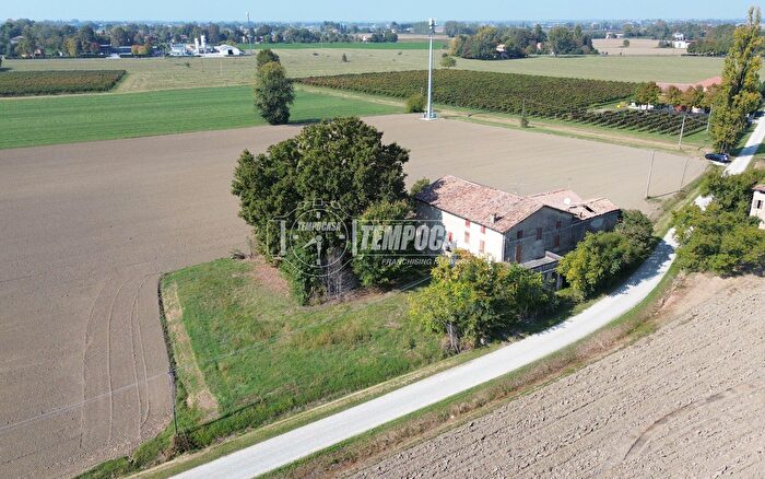 Casa con 16 locali in vendita in Via Motta, Campagnola Emilia