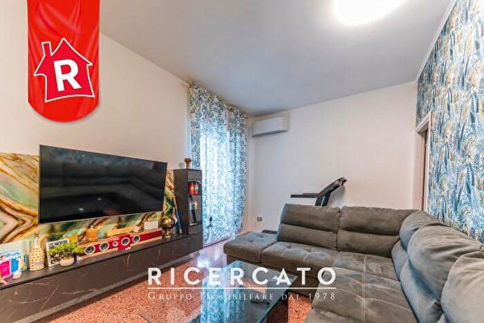 Appartamento con 5 locali in vendita in Via Vittorio Emanuele III, San Cesario Di Lecce