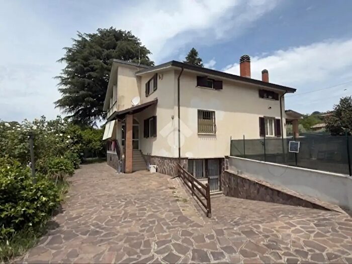 Casa quadrilocale in vendita in Via delle Robinie, Rocca Priora