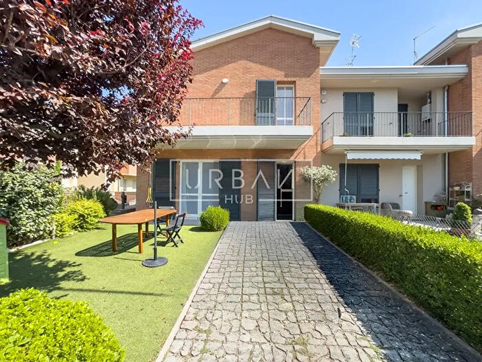 Casa con 5 locali in vendita in Via XIII Novembre, Forli'