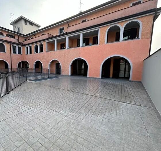 Appartamento trilocale in vendita in Via Roma, Mediglia