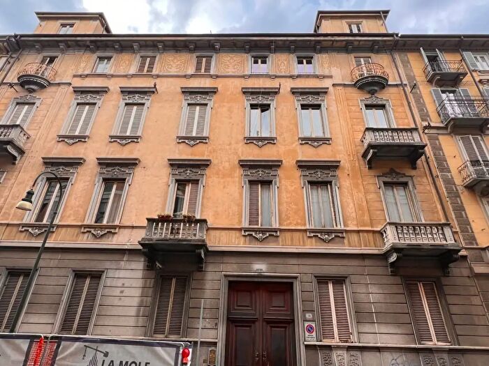 Appartamento con 6 locali in vendita in Via Luigi Leonardo Colli, Torino