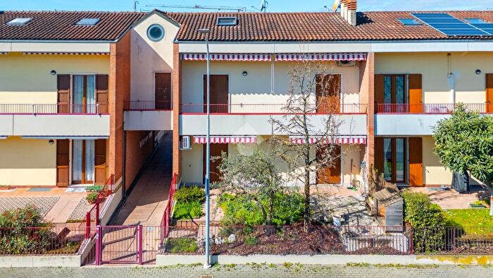 Casa con 5 locali in vendita in Via Molini, Soave