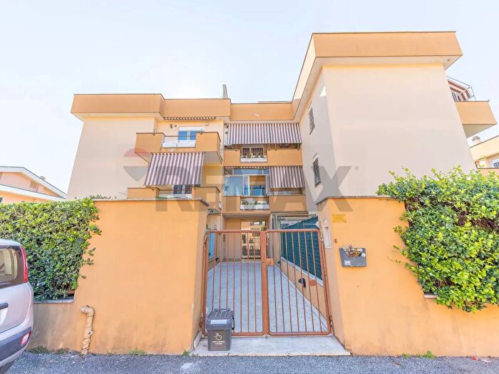 Appartamento quadrilocale in vendita in Via Federico Confalonieri, Marino