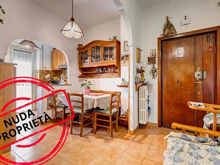 Appartamento trilocale in vendita in Via Rosa Guarnieri Carducci, Roma