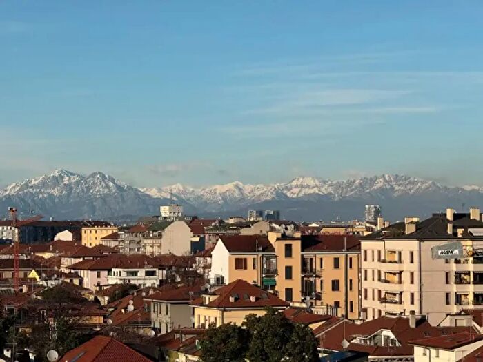 Appartamento quadrilocale in vendita in Via Filippino Lippi, Milano