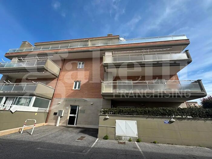 Appartamento trilocale in vendita in Via della Libertà, Marino