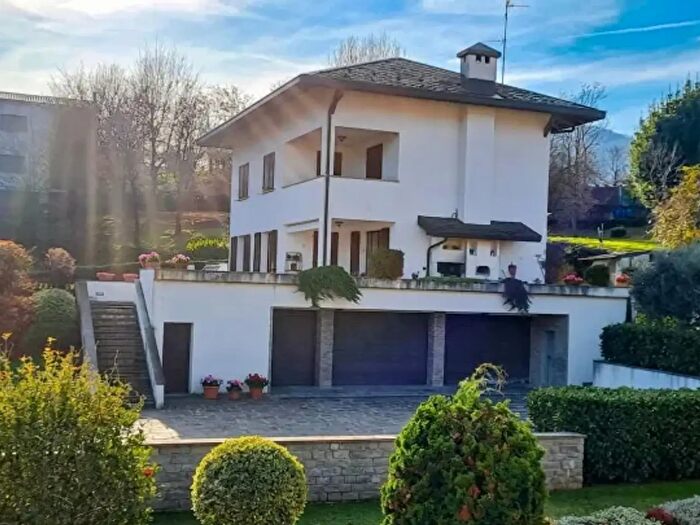 Casa con 6 locali in vendita in Como