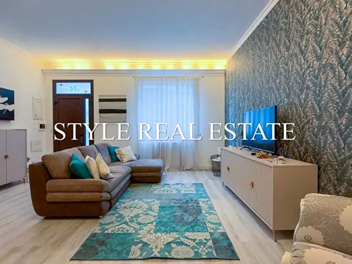 Casa con 7 locali in vendita in Via Procida, Canicattini Bagni