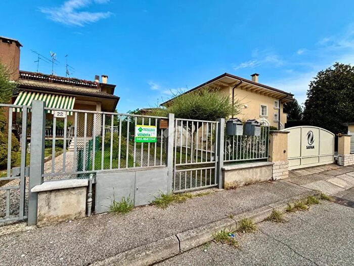 Appartamento trilocale in vendita in Via Tirso, Sona