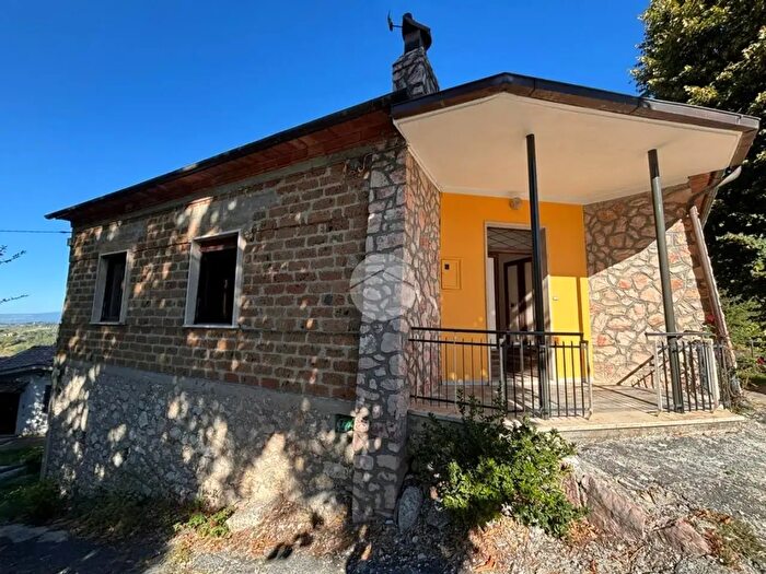 Casa quadrilocale in vendita in Contrada Pacifici, Calvi Dell'Umbria