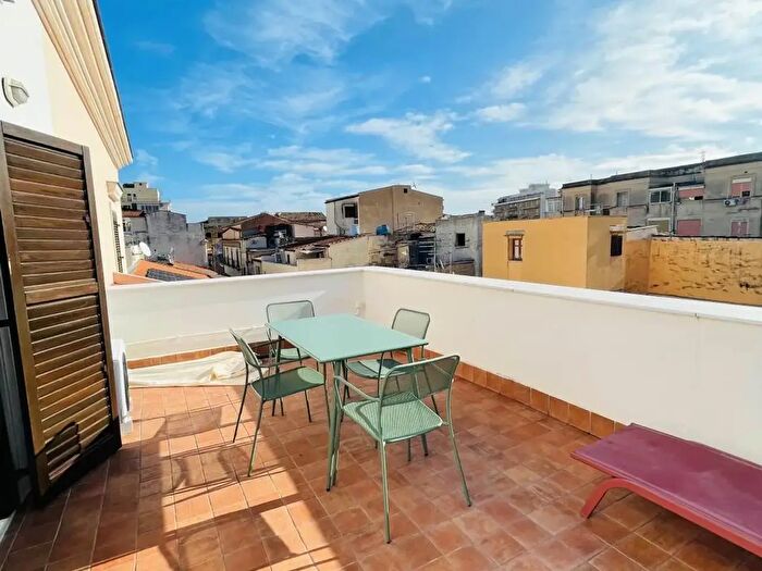 Appartamento trilocale in affitto in Via delle Pergole, Palermo