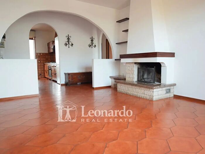 Appartamento con 7 locali in vendita in Via Filzi, Viareggio