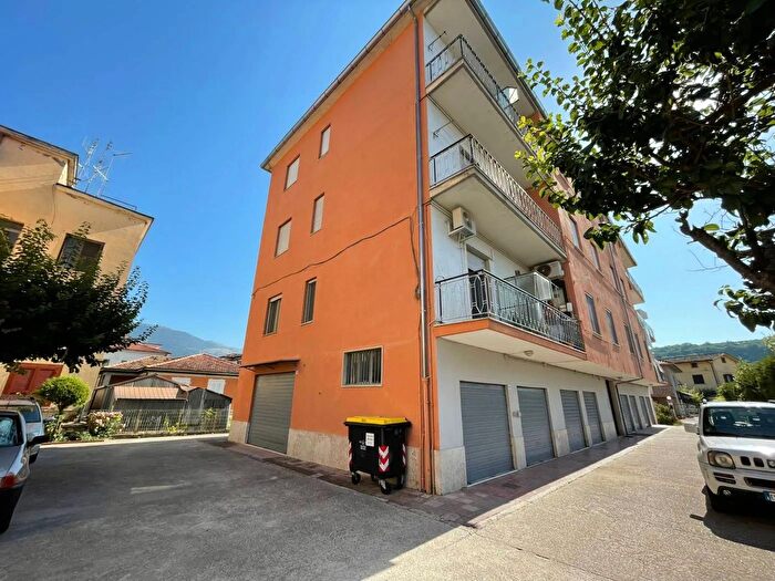 Appartamento quadrilocale in vendita in Via Panzacchi Isola del Liri Frosinone, Isola Del Liri