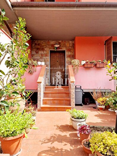 Casa con 6 locali in vendita in Aolo Taddei, Poggio A Caiano