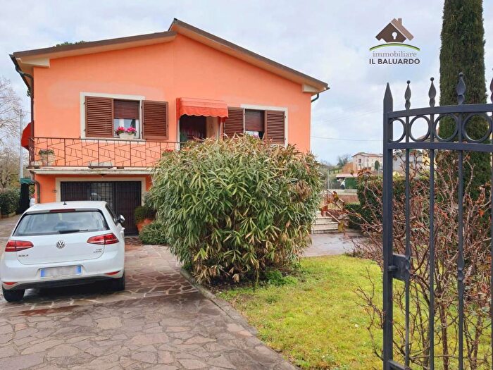 Casa con 8 locali in vendita in Porcari