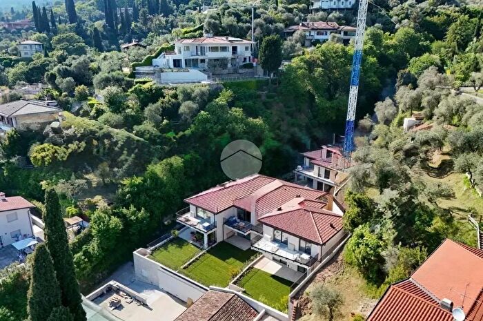 Appartamento trilocale in vendita in Via del Fontanone, Gardone Riviera