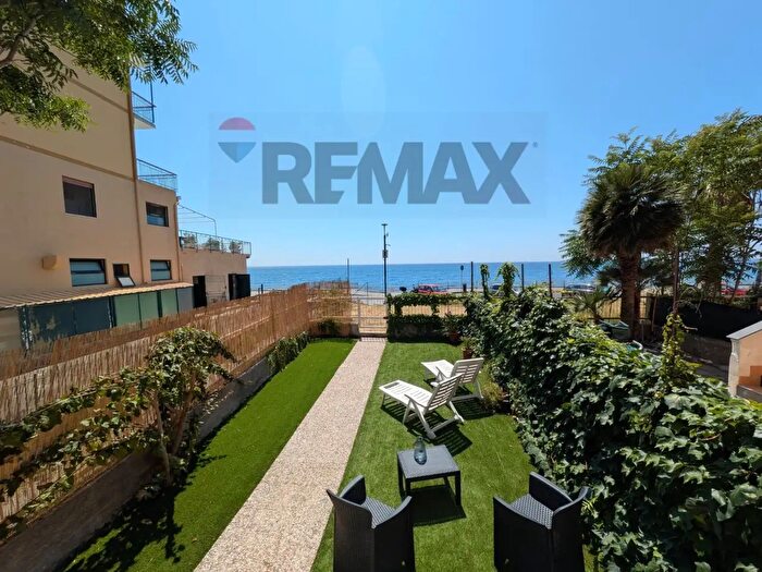 Appartamento quadrilocale in vendita in Via Lungomare, SantAlessio Siculo