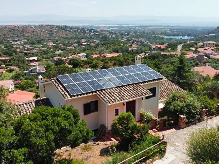 Casa con 14 locali in vendita in Strada, Capoterra