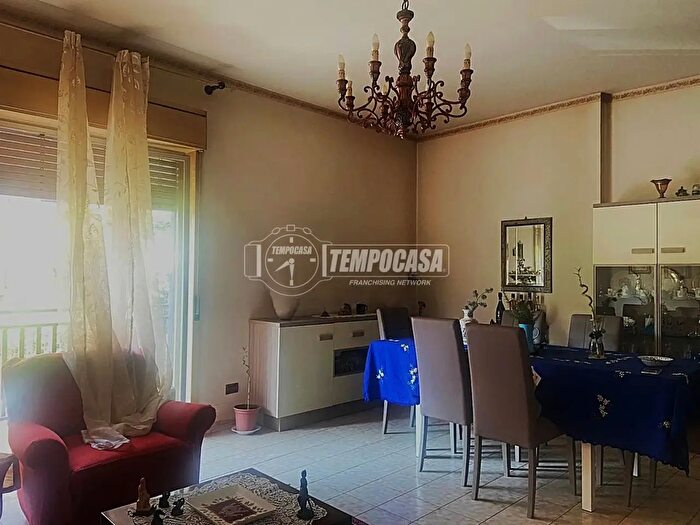 Appartamento trilocale in vendita in Via Francesco Zangri, Catania