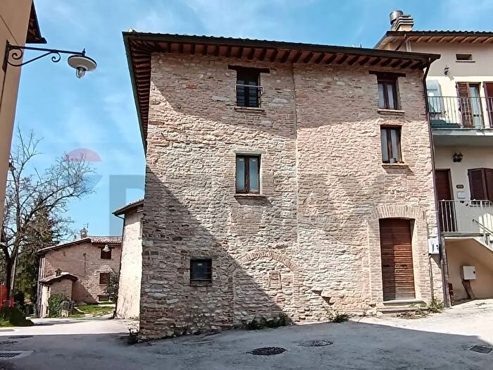 Appartamento con 5 locali in vendita in Località Colle, Nocera Umbra