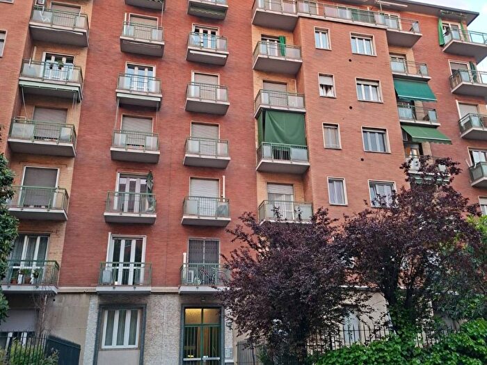 Appartamento bilocale in affitto in Via Antonio Carnevali, Dergano, Milano