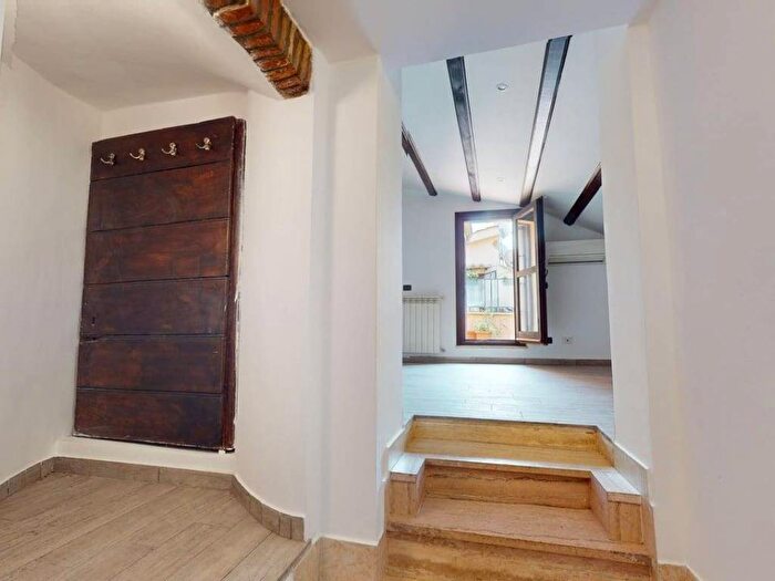 Casa trilocale in affitto in Via Firenze, Repubblica, Roma