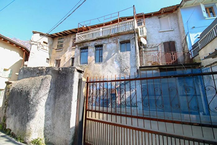 Casa con 5 locali in vendita in Via Monte San Michele, Lumezzane