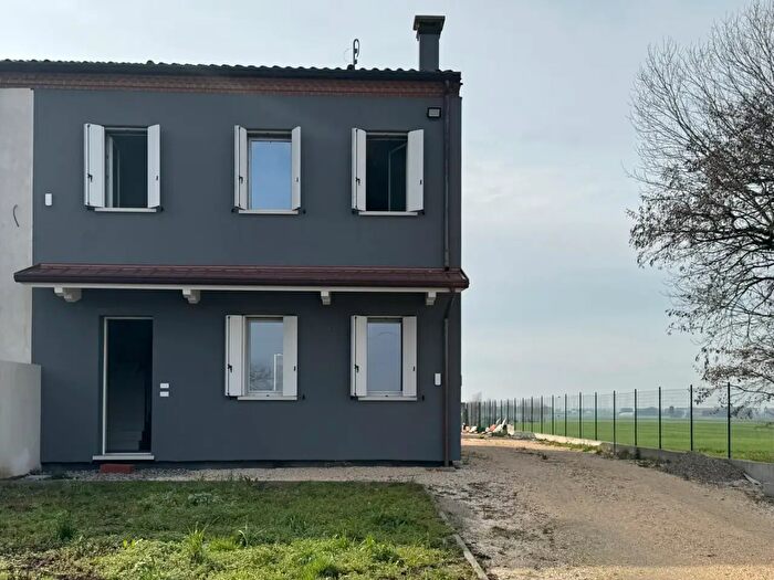 Casa quadrilocale in vendita in Via Luppia Alberi Snc, Montagnana