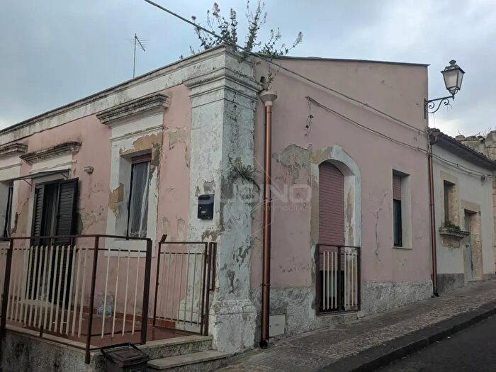 Casa con 5 locali in vendita in Via Umberto I, Cassaro