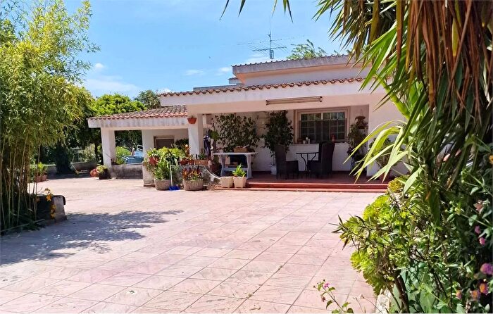 Casa con 8 locali in vendita in Via del Ciliegio Brindisi, Brindisi