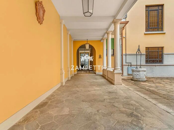 Appartamento bilocale in vendita in Via Senato, Milano