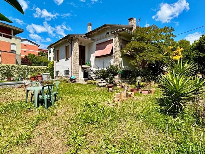 Casa con 12 locali in vendita in Arcola