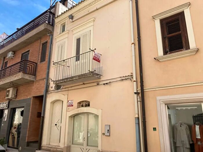Casa trilocale in vendita in Via Vincenzo Monti, Torremaggiore