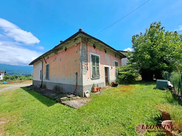 Casa con 6 locali in vendita in Via Stallone, Mulazzo