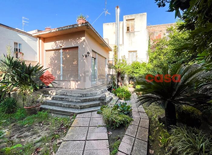 Casa trilocale in vendita in Via Giovanni Spagnolo, Barcellona Pozzo Di Gotto