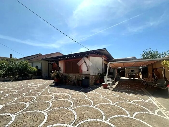 Appartamento quadrilocale in vendita in Viale Garigliano, Castel Volturno