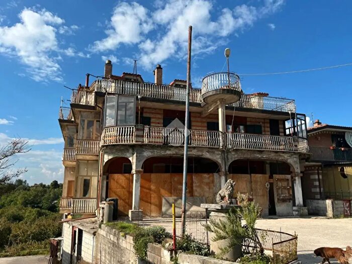 Appartamento con 6 locali in vendita in Via Crocefisso, San Potito Ultra