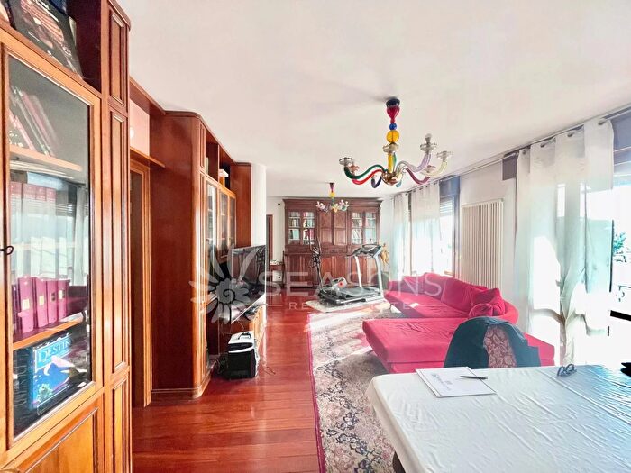 Casa con 10 locali in vendita in San Dona Di Piave