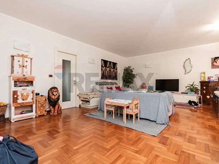 Appartamento con 5 locali in vendita in Via Emilio Salgari, Genova