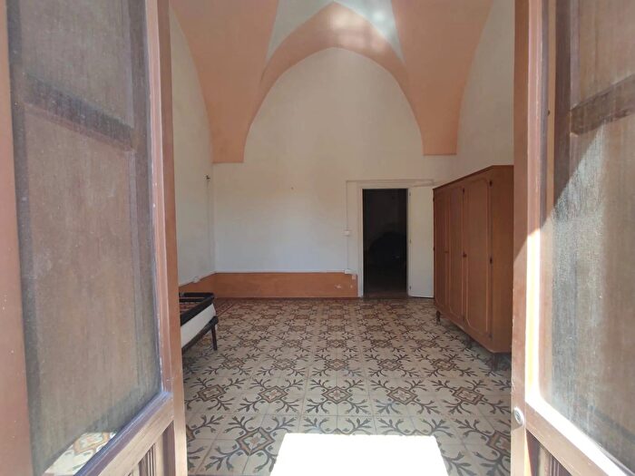 Casa con 8 locali in vendita in Salve