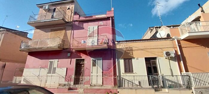 Casa con 6 locali in vendita in Via Solferino, Pozzallo