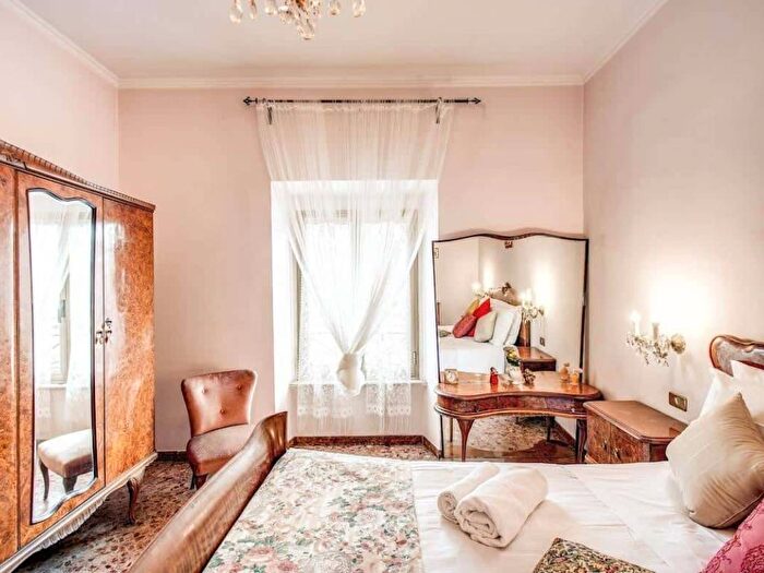 Appartamento trilocale in affitto in Borgo Vittorio, Borgo, Roma