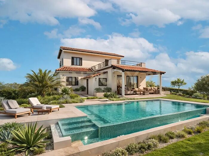 Casa con 8 locali in vendita in Via Nocille, Mascali