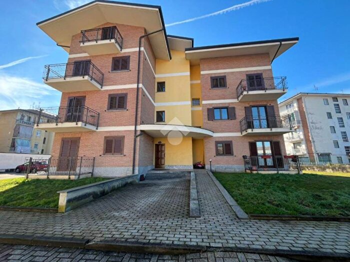 Appartamento trilocale in affitto in Via San Giacomo, Centro, Leinì