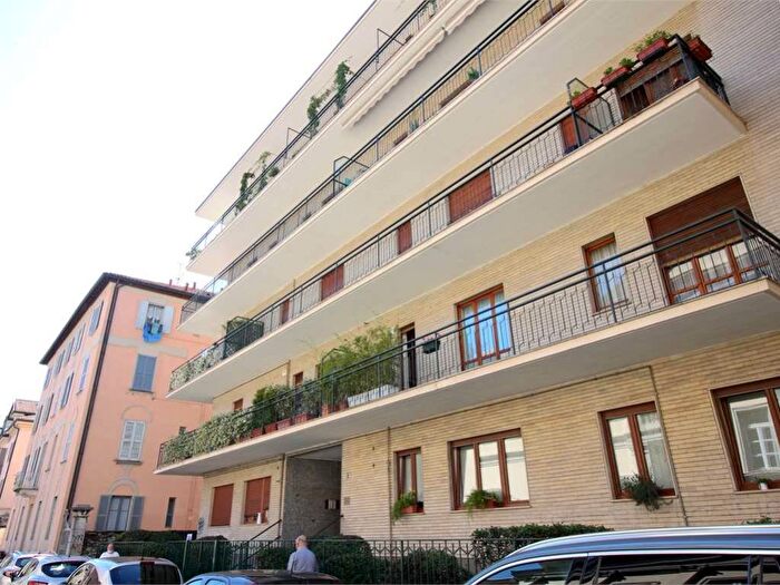 Appartamento trilocale in affitto in VIA REZIA, Borghi, Como